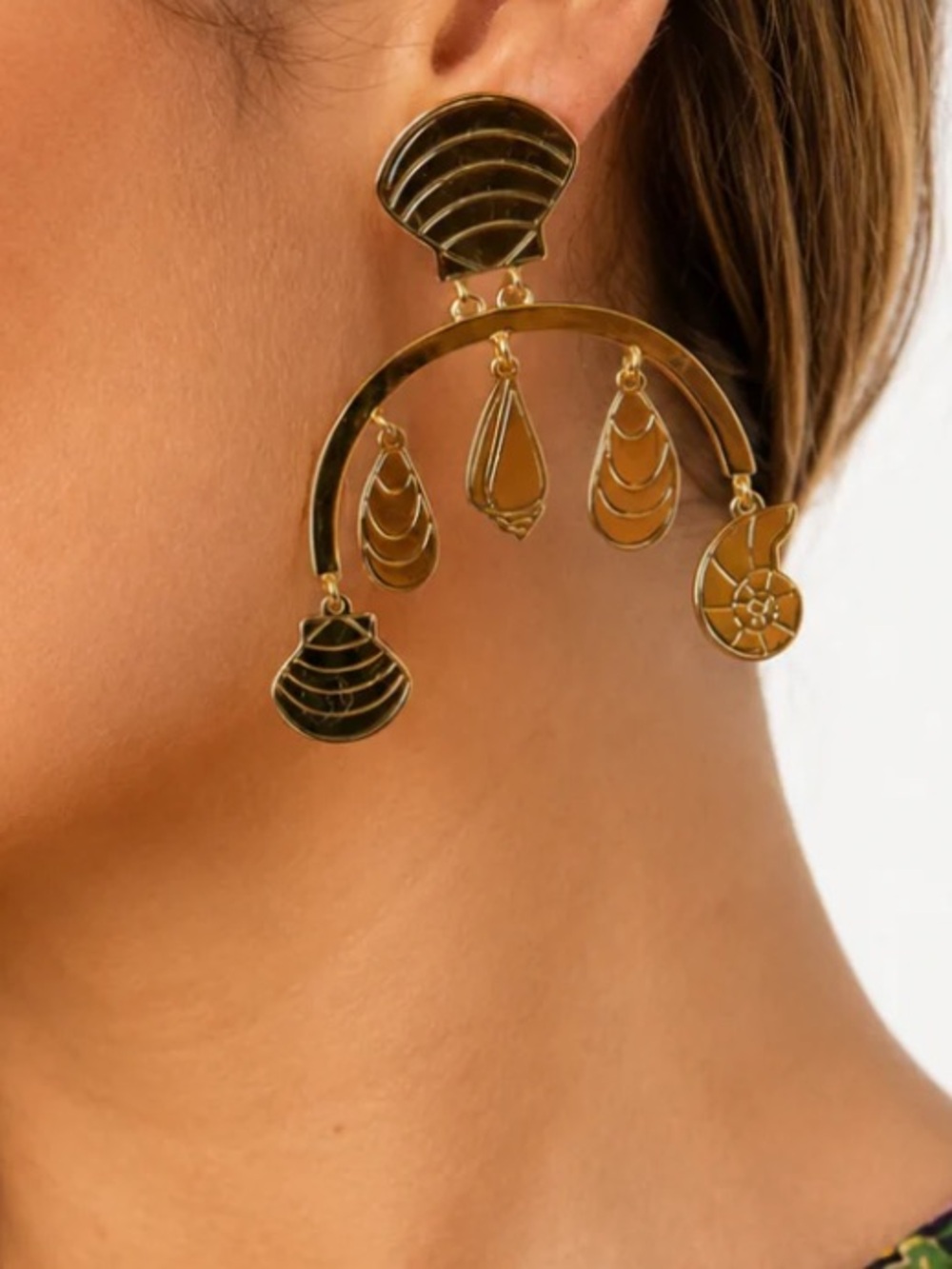 Tuckernuck 14K Gold Cumberland Seashell Statement Earrings Nautical Resort Beach